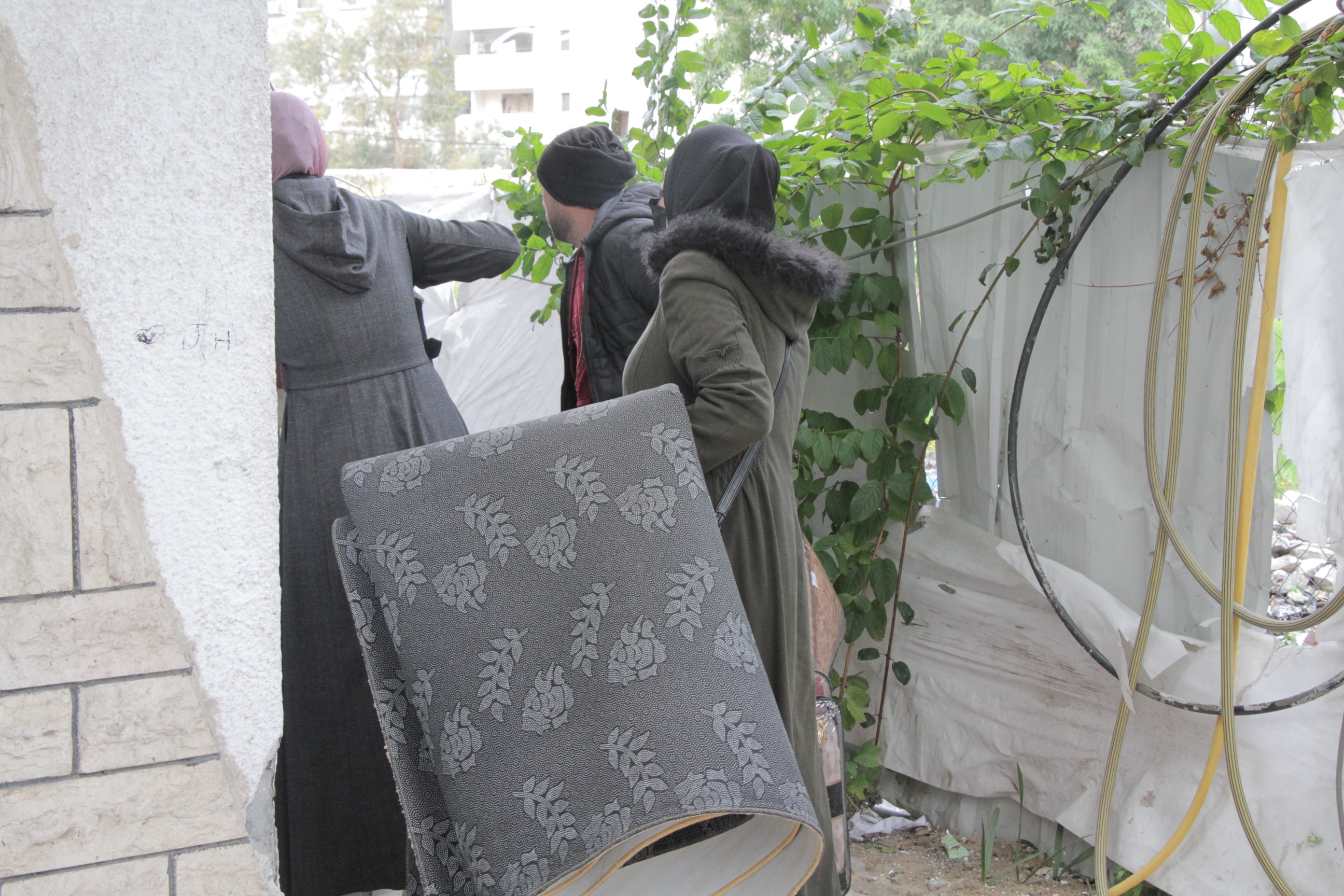 مشروع توزيع اغطية + سجاد